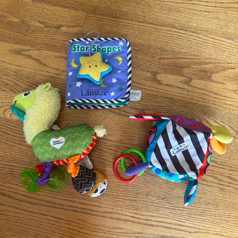 Lamaze Multicolor Soft Star Book & Sensory Plush Toys - Green, Yellow, Blue, Red